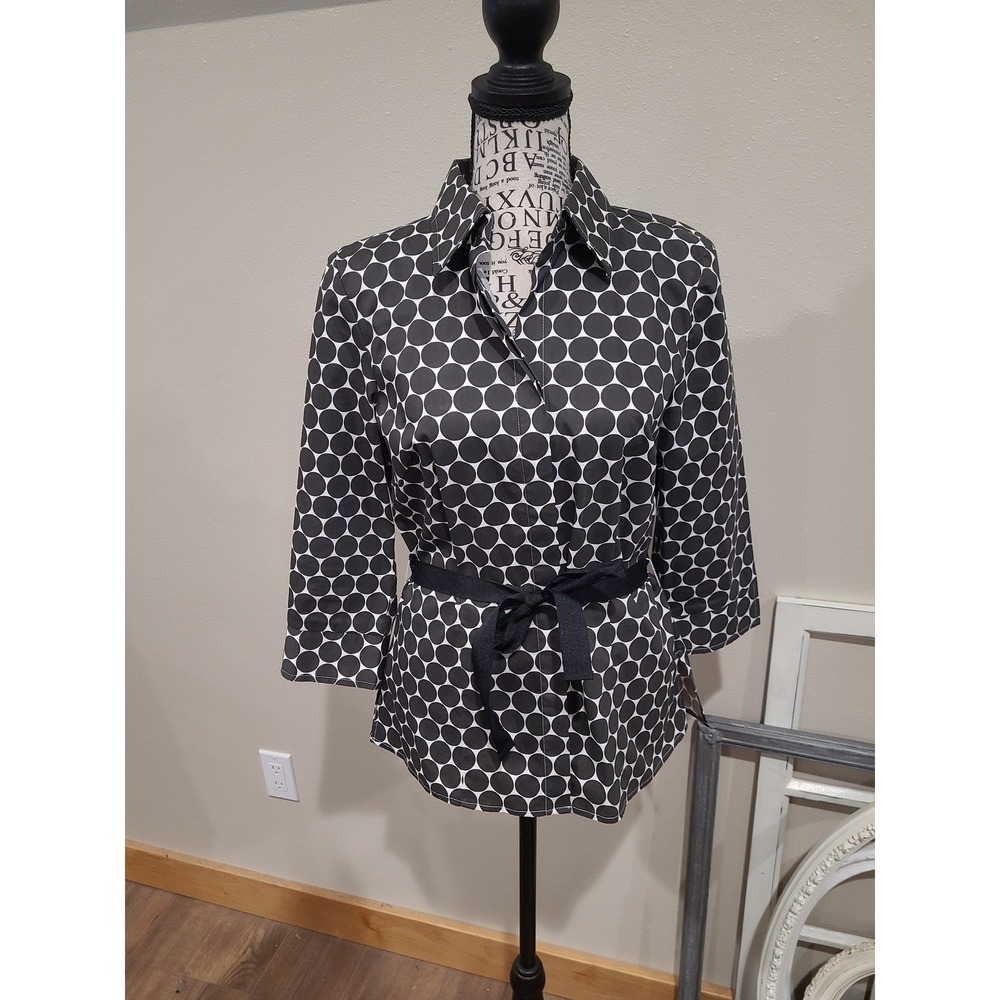 Tweeds Women's SZ Sm. Black and White contemporary Blouse w/waist tie career
